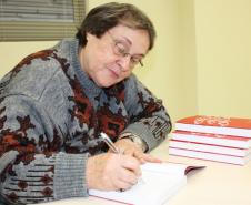 Também foi tarde de autógrafos para Yara Sarmento 