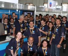 Equipe da Celepar no estande montado pela companhia na Latinoware 2013