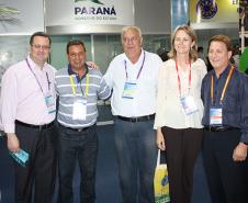 Mauro Songenfrei, Valderi Pereira da Silva, ex-prefeito de Manoel Ricas, Anotnio Camilo, prefeita eleita de Manoel Ribas, Elizabeth Camilo e o presidene Jacson Carvalho Leite