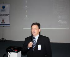 O diretor de operações da Celepar Luiz Fernando Ballin Ortolani fala sobre o inventário de informática do estado, durante evento no auditório da empresa
