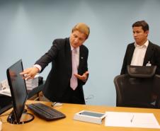O presidente Jacson Leite mostra como será o funcionamento da futura Sala de Situação do governo do Estado 