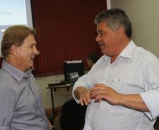 O presidente da Celepar, Jacson Carvalho Leite e o presidente da Amepar, Luiz Nicácio durante reunião em Londrina
