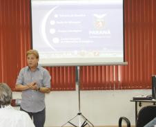 O presidente Jacson Carvalho Leite fala aos prefeitos da Amepar sobre soluções de TIC
