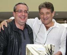 Jefferson Henrique Marçal homenageado pelos seus 25 anos de serviços prestados na Celepar. 