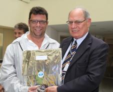 Gilmarcos Baggio Melim homenageado pelos seus 35 anos de serviços prestados na Celepar. 