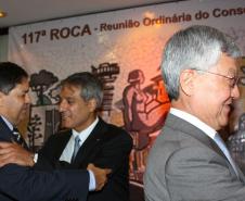 A esq. Carlson Aquistapasse, José Richa Filho e Cassio Taniguchi 