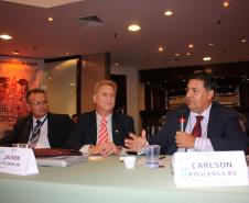 A partir da esq. o Diretor de Tecnologia da Informação - DTI, Danilo Scalet, o diretor-presidente da Celepar e membro do Conselho Fiscal da Abep, Jacson Carvalho Leite e o presidente, Carlson Janes Aquistapasse (Procergs/RS) 