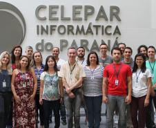 Equipe da Divisão de Central de Atendimento da Celepar (DICAC), envolvida no atendimento telefônico ao cidadão e repasse de questionamentos de consumidores à Secretaria da Fazenda