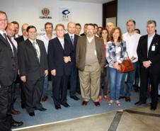 Na foto, os representantes da Celepar, das universidades estaduais, da Secretaria de Ciência, Tecnologia e Ensino Superior (SETI) e do ICI