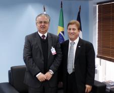 Secretário Jorge Sebastião de Bem e o presidente Jacson Carvalho Leite em reunião na Celepar