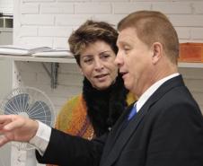 O presidente da Celepar, Jacson Leite, e a diretora-Presidenta da Imprensa Oficial do Rio Grande do Sul, Vera Oliveira, em sua visita à companhia