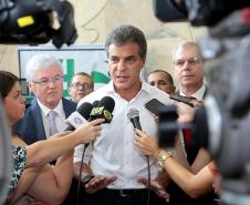 Governador Beto Richa durante lançamento do programa Escola Conectada, para ampliar o uso de recursos tecnológicos nos colégios da rede pública estadual, e assinatura de convênios com Apaes para destinar recursos para melhoria na infraestrutura das instituições.Curitiba, 28/02/2018.Foto: Jaelson Lucas/ANPr