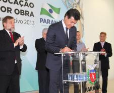 Richa anuncia recursos para melhoria e modernização de 2.100 escolas estaduais.