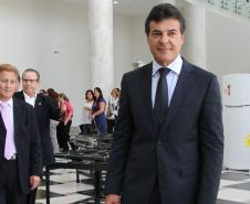 Frente: governador Beto Richa. Fundo: presidente da Celepar, Jacson Leite e deputado estadual, Jonas Guimarães.