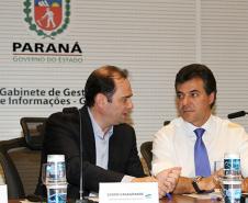 Governador Beto Richa participa do lançamento do programa Rede 399 Internet Para Todos, junto com os secretários estaduais Edson Casagrande, Assuntos Estrategicos; Guto Silva, Sub Chefe da Casa Civil; Reinhold Stephanes, Chefe da Casa Civil; Marcelo Cattani, Comunicação Social, além de prefeitos e diretores da Copel e Celepar.