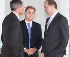O presidente Jacson Carvalho Leite e os secretários José Richa Filho e Ricardo Barros