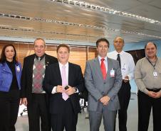 O secretário Carlos Eduardo de Moura esteve acompanhado pelos assessores Simone Bastos e Gerson. Pela Celepar, além do presidente Jacson Leite, participaram da reuinião o assessor Adão Antônio Pedroso (ASREX) e Odemir Bara (GDS-A)