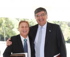 O presidente da Celepar, Jacson Carvalho Leite e o secretário do Escritório de Representação do Paraná em Brasília, Amauri Escudero Martins