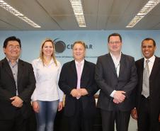 Sergio Yamada e Daniella Wodonis, da Assespro e Jacson Carvalho Leite, Mauro Sorgenfrei e Luiz Carlos Nunes, da Celepar   
