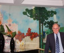 Na foto  o diretor administrativo-financeiro da Companhia de Informática do Paraná, Lucio Alberto Hansel, vai ocupar uma vaga de suplente e o presidente da Celepar, Jacson Carvalho Leite, continua na diretoria da Associação Brasileira de Entidades Estaduais de Tecnologia da Informação e Comunicação (Abep), ele foi reeleito como presidente do Conselho Fiscal