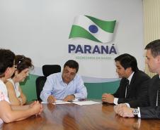 Participaram da reunião, a diretora da CET-PR, Arlene Badoch, a assistente social da CET-PR, Elcia Garcia,o secretário da SESA, Michele Caputo Neto, e os consultores da Consult, Fernando Misato e Cleverson Marqueti