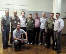 Timothy Edwin Squair, vereador Wanderley Amâncio de Moraes (Wandinho), Arthur Menardi Nogueira Junior, vereador Edilson da Luz, Valderi Pereira da Silva, Luiz Fernando Ballin Ortolani, Rodrigo Cecílio e Wallace Raphael Rodrigues da Luz Bibow (agachado)