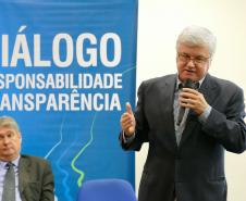 Governo do Estado realiza em Curitiba, fórum de debates sobre a situação do orçamento de2017. Todos os sindicatos que representam as diversas categorias de funcionários públicos foram convidados para participar da apresentação das contas públicas.Curitiba, 19/10/2016.Foto: Arnaldo Alves/ANPr
