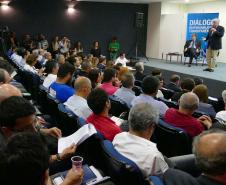 Governo do Estado realiza em Curitiba, fórum de debates sobre a situação do orçamento de2017. Todos os sindicatos que representam as diversas categorias de funcionários públicos foram convidados para participar da apresentação das contas públicas.Curitiba, 19/10/2016.Foto: Arnaldo Alves/ANPr