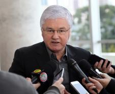 Secretário chefe da Casa Civil, Valdir Rossoni, fala à imprensa após reunião com o secretariado.Curitiba, 22/06/2016.