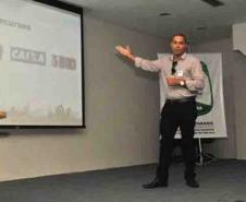 Julio Panício, da Urbs, fez uma apresentação sobre a sala de comando do trânsito e transporte coletivo da cidade. 