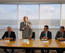 Governo do Paraná e o Tribunal Superior Eleitoral (TSE), firmam acordo de cooperação para integrar base de biometria. O Governador Beto Richa e o ministro Gilmar Mendes assinaram o acordo.Brasília, 14/11/2017.Foto: Divulgação ANPr
