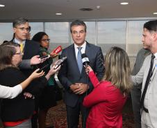 Governo do Paraná e o Tribunal Superior Eleitoral (TSE), firmam acordo de cooperação para integrar base de biometria. O Governador Beto Richa e o ministro Gilmar Mendes assinaram o acordo.Brasília, 14/11/2017.Foto: Divulgação ANPr