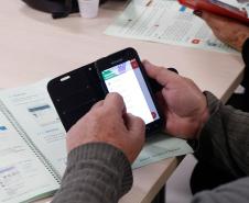Mais uma turma com alunos da terceira idade foi formada pela Celepar. Ao todo, 58 pessoas com idade acima de 60 anos participaram do Curso Básico de Smartphone que a companhia oferta gratuitamente.