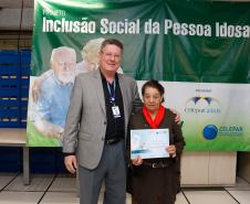 Mais uma turma com alunos da terceira idade foi formada pela Celepar. Ao todo, 58 pessoas com idade acima de 60 anos participaram do Curso Básico de Smartphone que a companhia oferta gratuitamente.