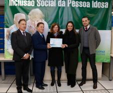 Mais uma turma com alunos da terceira idade foi formada pela Celepar. Ao todo, 58 pessoas com idade acima de 60 anos participaram do Curso Básico de Smartphone que a companhia oferta gratuitamente.
