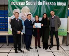 Mais uma turma com alunos da terceira idade foi formada pela Celepar. Ao todo, 58 pessoas com idade acima de 60 anos participaram do Curso Básico de Smartphone que a companhia oferta gratuitamente.
