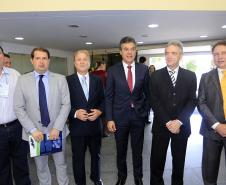 O governador Beto Richa participa, na Celepar, do lançamento do Projeto Escola de Gestão Inteligente. Participaram da solenidade: presidente da Celepar, Jacson Carvalho Leite, presidente do Tecpar, Julio Felix e o secretário do Planejamento, Silvio Barros.Curitiba, 11-11-15.Foto: Arnaldo Alves / ANPr.