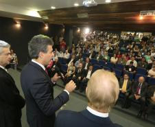 O governador Beto Richa participa, na Celepar, do lançamento do Projeto Escola de Gestão Inteligente. Participaram da solenidade: presidente da Celepar, Jacson Carvalho Leite, presidente do Tecpar, Julio Felix.Curitiba, 11-11-15.Foto: Arnaldo Alves / ANPr.