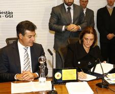 Governador Beto Richa junto com a secretária estadual da Justiça, Cidadania e Direitos Humanos, Maria Tereza Uille Gomes, lança a Central de Transparência Carcerária e a Central Estadual de Informações de Flagrantes. Curitiba, 02/06/2014. Foto: Arnaldo Alves/ANPr