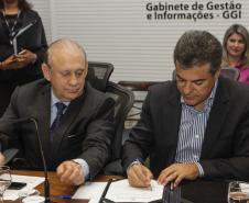 Governador Beto Richa lança o aplicativo "Menor Preço - Nota Paraná" e entrega prêmios do programa. Presentes os secretários estaduais, da Fazenda, Mauro Ricardo Costa e da Comunicação Social, Marcio Villela, presidente da Celepar, Jacson Carvalho, presidente da Assembleia Legislativa, deputado Ademar Traiano e os deputados estaduais Marcio Paulik e Claudia Pereira. Curitiba, 29/11/2016. Foto: Pedro Ribas/ANPr