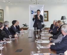 Governador Beto Richa lança o aplicativo Detran Fácil, acompanhado pelo diretor do Detran, Marcos Traad, pelo secretário chefe da Casa Civil, Valdir Rossoni e pelo presidente da Celepar, Jacson Carvalho Leite. Curitiba, 21/07/2016. 