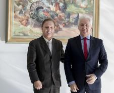 Presidente da Celepar Jacson Carvalho Leite e presidente do TJ-PR, des. Renato Bettega.

Foto: Celepar