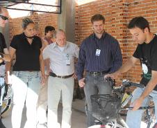Oficina sobre direção, segurança e manutenção de bicicleetas.
Bicicletário Espaço Greca
Coordenação: Luis Claudio Patricio, Celepar (direita)