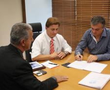 O contrato recebe ainda a assinatura do presidente da Compagás, Luciano Pizzatto 