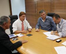 O diretor administrativo e financeiro da Compagas, Fábio Augusto Norcio também assinou o contrato de prestação de serviços