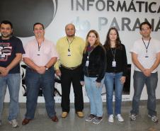 A equipe da Celepar que desenvolveu o sistema é composta pelo técnico de programação Carlos Marx; o analista Alexandre Luiz Boruschenko; pelos técnicos de programação Roque José Mueller e Gina Almeida, e pelos analistas de sistemas Tatiana Garcia Pires e Jorge Henrique Paula e Oliveira