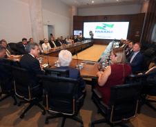 O governador Beto Richa se reuniu nesta segunda-feira (22), no Palácio Iguaçu, com o diretor da Casa da Moeda, César Augusto Barbiero, para conhecer os modelos e mecanismos de segurança do Documento Nacional de Identificação (DNI), que vai unificar o RG, CPF e Título de Eleitor em um único documento