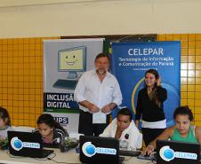 Vice-governador Flávio Arns visita o estande da Celepar