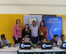 A secretária de Justiça, Cidadania e Direitos Humanos, Maria Tereza Uille Gomes visita o estande da Celepar