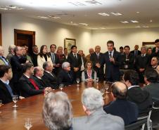 Governador Beto Richa dá posse aos novos secretários. Juraci Barbosa Sobrinho assume a Secretaria de Estado do Planejamento e Coordenação Geral; Fernando Ghignone vai responder pela Secretaria de Estado da Administração e Previdência; e Edgar Bueno será secretário especial de Assuntos Estratégicos. O coronel Élio de Oliveira Manoel assume a Casa Militar e Jonel Yurk a presidência da Compagas.Curitiba, 13/06/2017.Foto: Orlando Kissner/ANPr